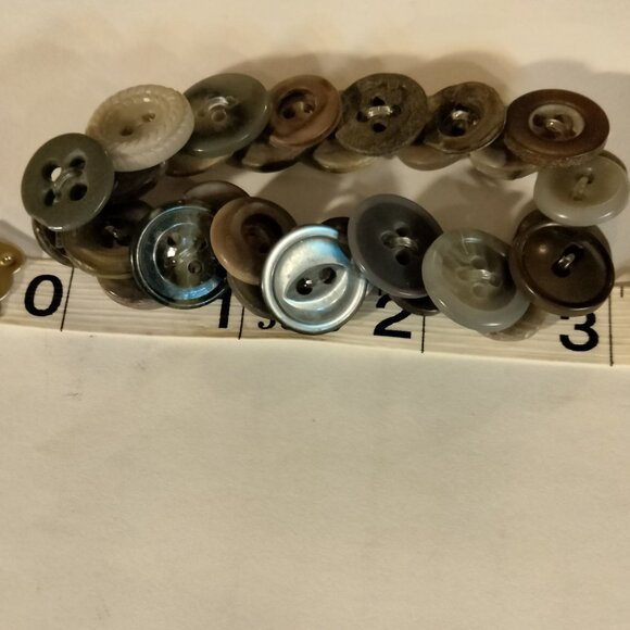 Vintage Gray Button Bracelet Handmade Unique Design - Picture 4 of 4